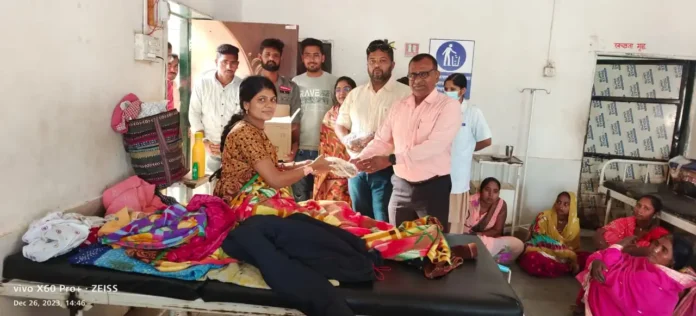 nandurbar news Distribution of dry fruits to mothers in Taloda hospital